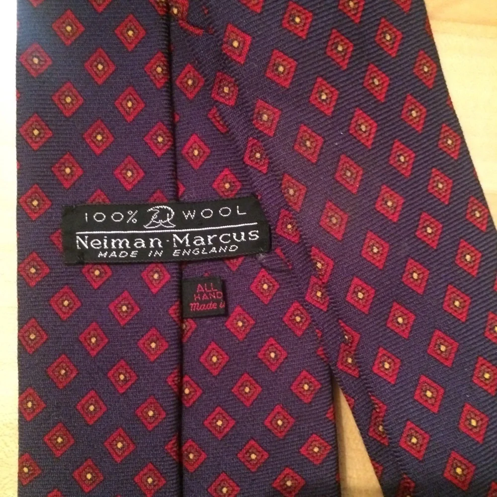 NEIMAN MARCUS Hand Made Neck Tie, red and blue